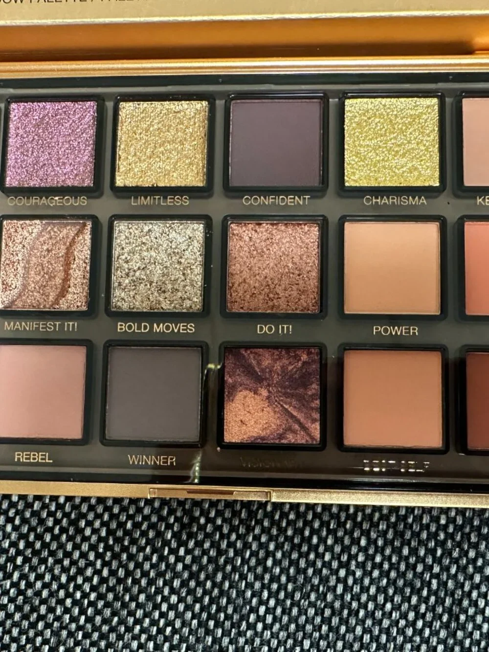 HUDA BEAUTY EM(POWER)ED Eyeshadow Palette